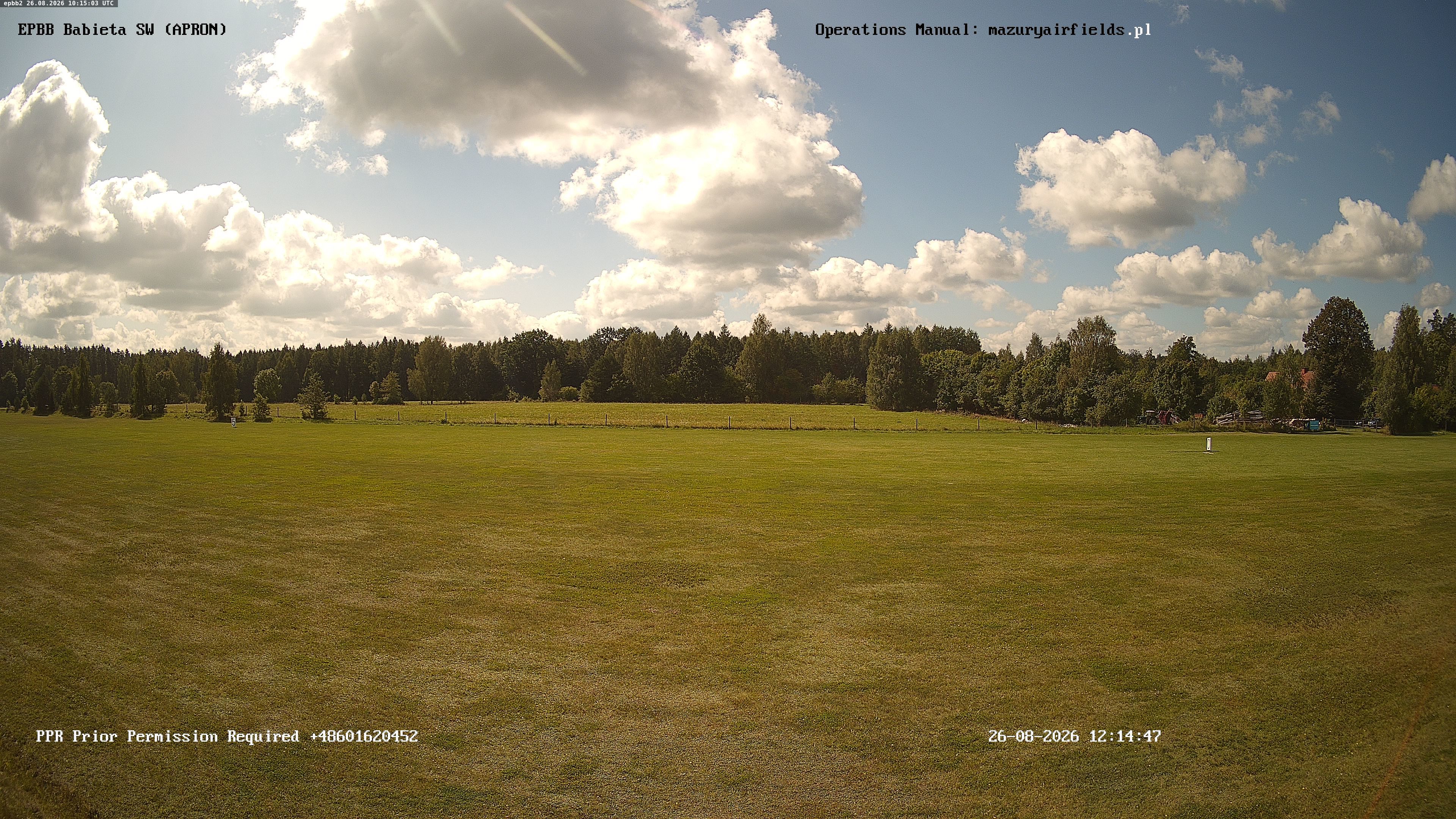 Babięta · Widok na EPBB na południowy-zachód (postój samolotów) / View at EPBB facing southwest (parking apron)