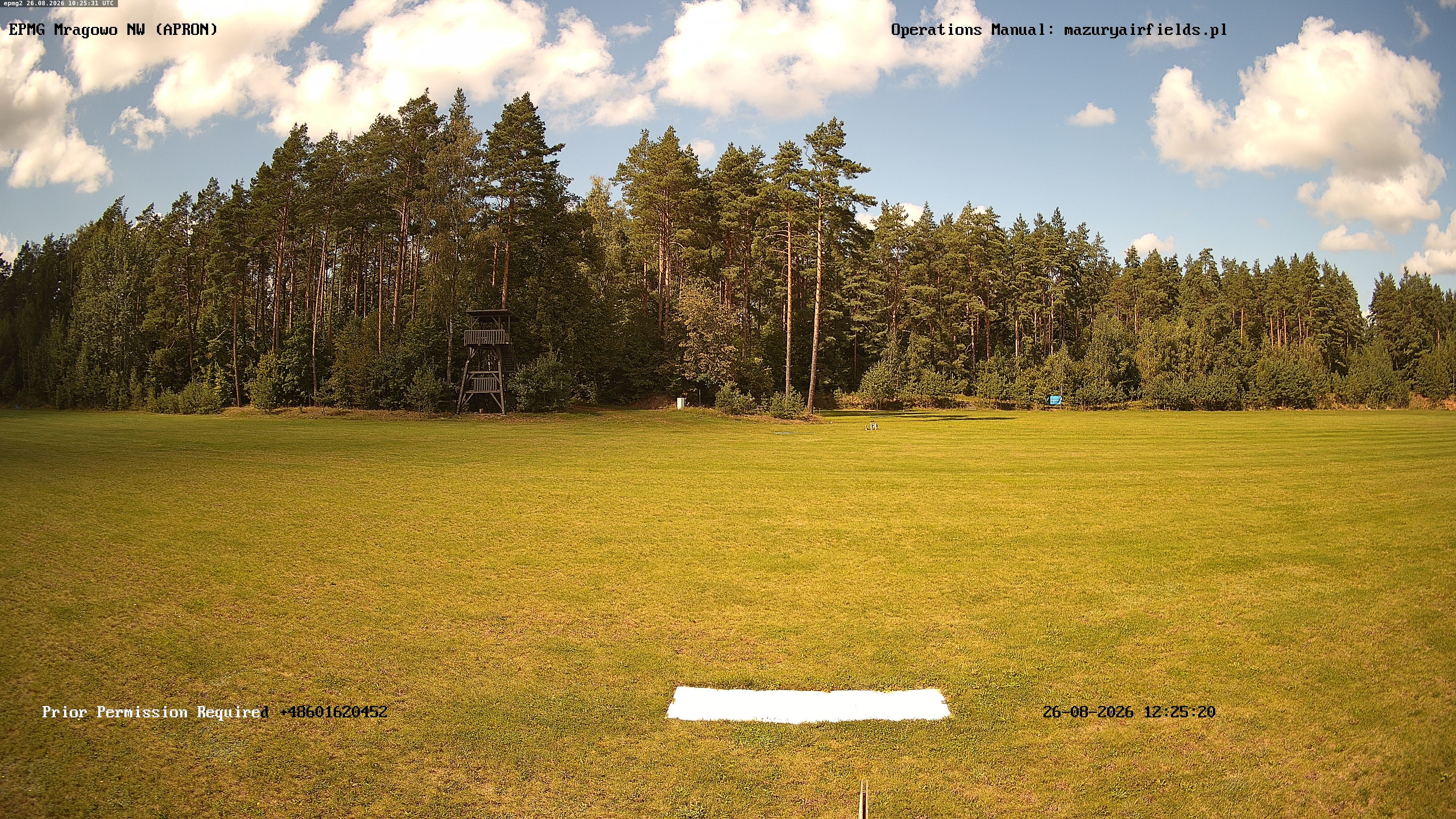 Mrągowo · Widok na EPMG na północny-zachód (postój samolotów) / View at EPMG facing northwest (parking apron)